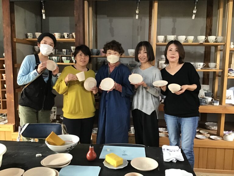 賑やかな女子5名いっちん絵付け体験